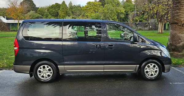 2013 Hyundai iMax 2.4 Petrol  - Image 2