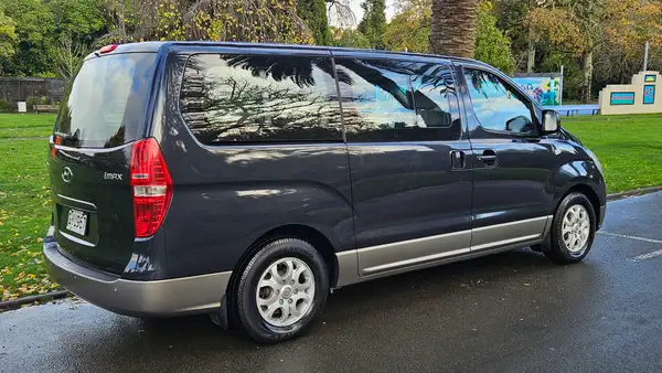 2013 Hyundai iMax 2.4 Petrol  - Image 3