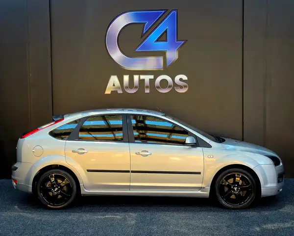 2006 Ford Focus Zetec 2.0 Auto - Image 2