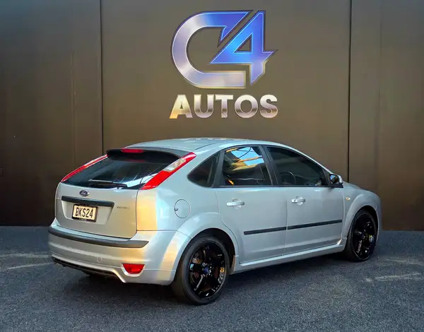 2006 Ford Focus Zetec 2.0 Auto - Image 3